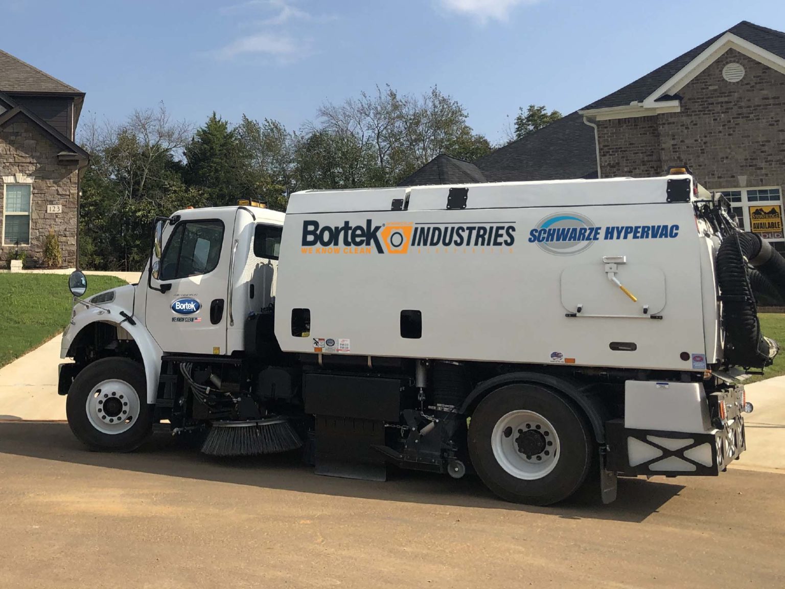 Schwarze HyperVac Street Sweeper - Bortek PWX